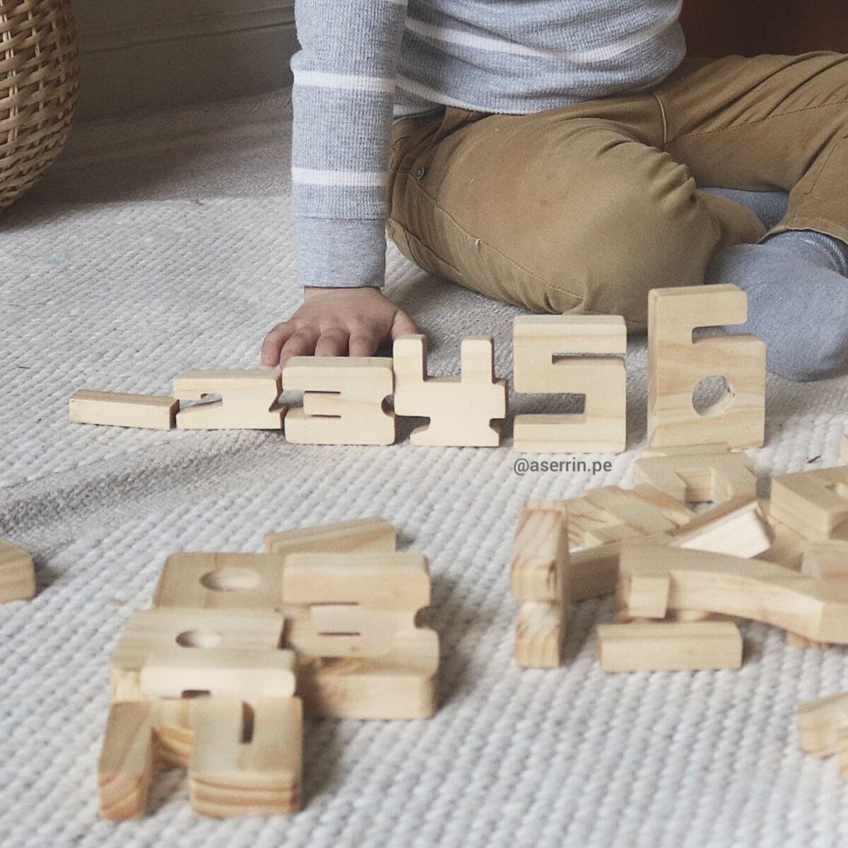 Bloques Numéricos de madera artesanal Montessori – Lenguaje y Matemática – Aserrín Perú