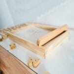 Bandeja de arena Montessori para escritura y exploración sensorial