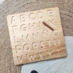 Grafomotor reversible ABC - abc de madera artesanal Montessori – Lenguaje y Matemática – Aserrín Perú