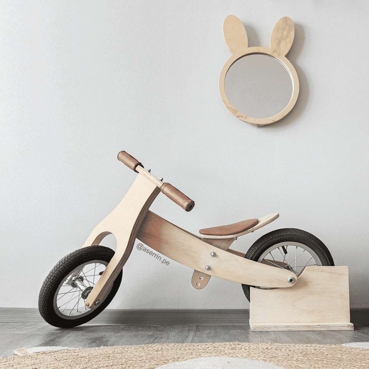 Bicicleta de madera artesanal Montessori sin pedales para niños