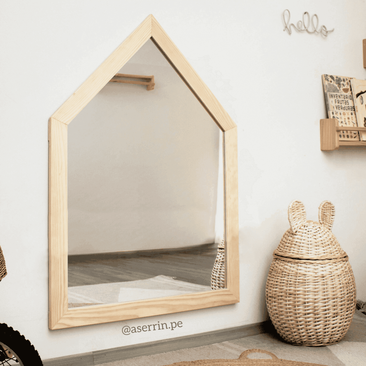Espejo Casita de madera artesanal – Aserrín Perú