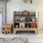 Librero scalloped de piso