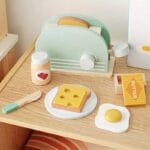 Set de tostadora de madera artesanal Montessori – Juego de Roles – Aserrín Perú